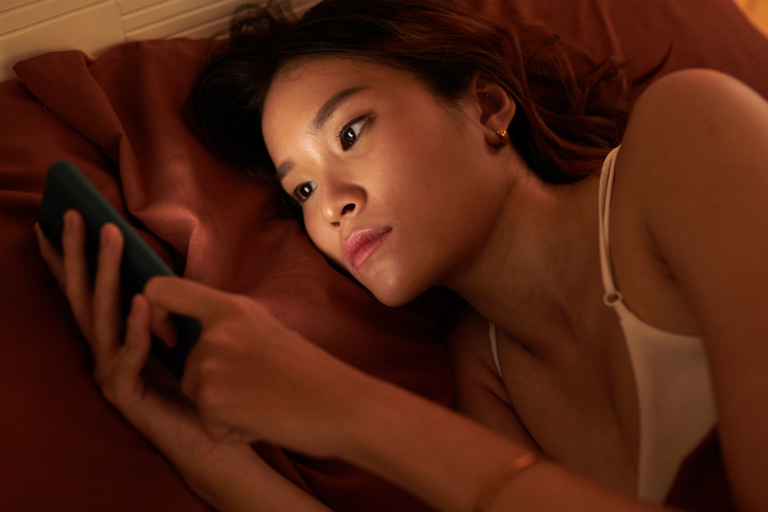 Stop Doomscrolling: How to Make Your Evenings More Restful Without Screens