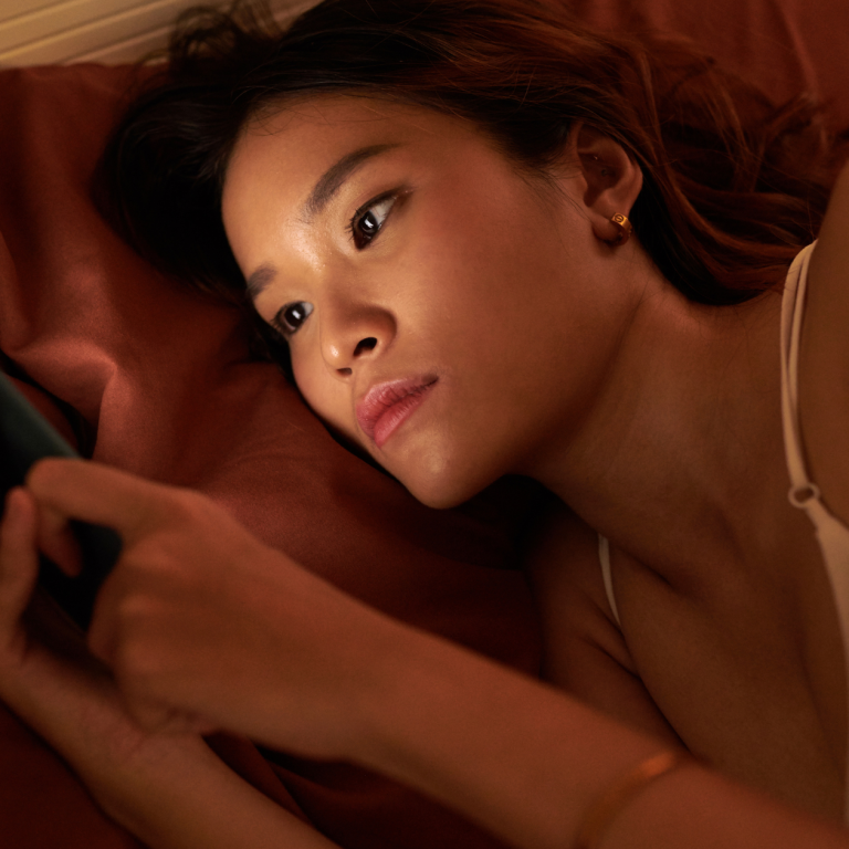 Stop Doomscrolling: How to Make Your Evenings More Restful Without Screens